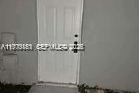 Снять в аренду виллу или дом в Майами, Флорида 3 спальни, 166.39м2, № 2046434 - фото 13