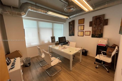 Купить коммерческую недвижимость в Майами, Флорида № 2035318 - фото 6