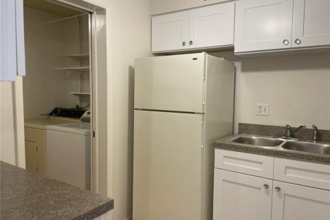 House in New Port Richey, Florida 2 bedrooms, 88.91 sq.m. № 2123448 - photo 4