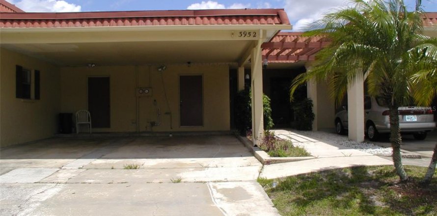 House in New Port Richey, Florida 2 bedrooms, 88.91 sq.m. № 2123448