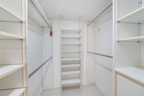 Townhouse in Aventura, Florida 2 bedrooms, 101.82 sq.m. № 1997316 - photo 19