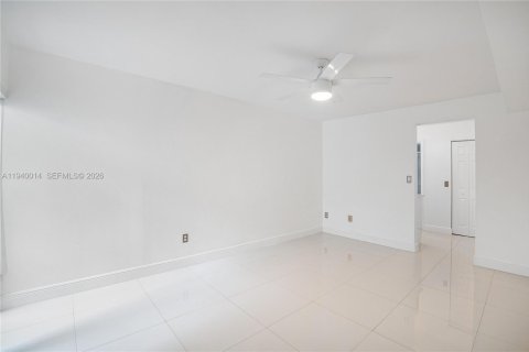 Townhouse in Aventura, Florida 2 bedrooms, 101.82 sq.m. № 1997316 - photo 13