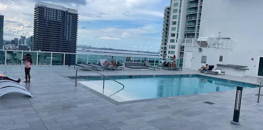 Condominio en Miami, Florida, 1 dormitorio  № 2017465