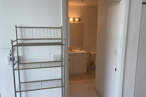Condominio en venta en Miami, Florida, 1 dormitorio, 60.48 m2 № 2017465 - foto 17