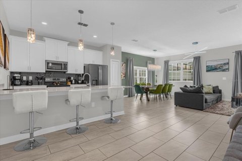 Townhouse in STOREY LAKE in Kissimmee, Florida 5 bedrooms, 201.41 sq.m. № 2098269 - photo 13