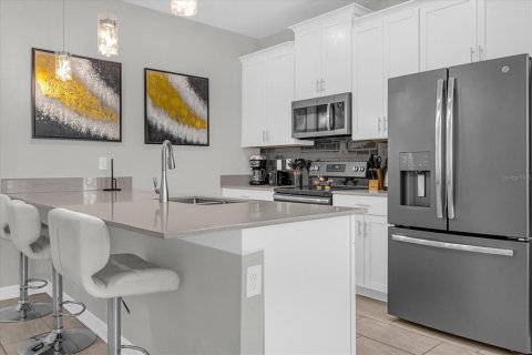 Townhouse in STOREY LAKE in Kissimmee, Florida 5 bedrooms, 201.41 sq.m. № 2098269 - photo 7