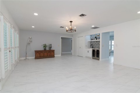 House in Tampa, Florida 4 bedrooms, 245.73 sq.m. № 1755574 - photo 17
