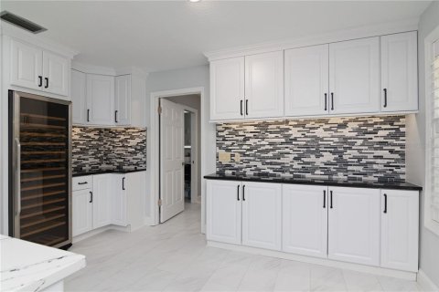 House in Tampa, Florida 4 bedrooms, 245.73 sq.m. № 1755574 - photo 10
