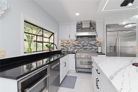 House in Tampa, Florida 4 bedrooms, 245.73 sq.m. № 1755574 - photo 8