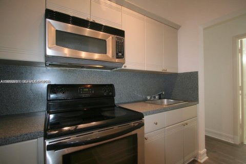 Купить кондоминиум в Майами-Бич, Флорида 40.51м2, № 2026691 - фото 10