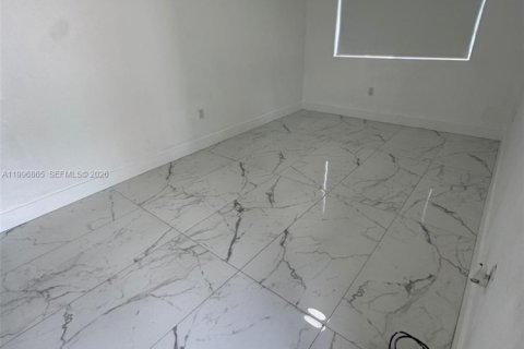 Apartamento en alquiler en Miami, Florida, 23.23 m2 № 2058543 - foto 6