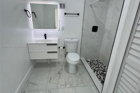 Apartamento en alquiler en Miami, Florida, 23.23 m2 № 2058543 - foto 2