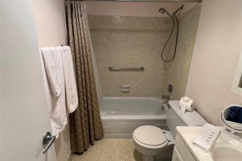 Condo in Deerfield Beach, Florida, 1 bedroom  № 2188006 - photo 12