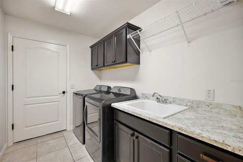 Casa en venta en Oxford, Florida, 4 dormitorios, 186.08 m2 № 1879960 - foto 29