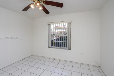 Купить коммерческую недвижимость в Майами, Флорида № 2057964 - фото 18