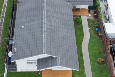 Коммерческая недвижимость в Майами, Флорида № 2057964