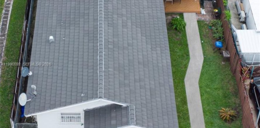 Коммерческая недвижимость в Майами, Флорида № 2057964