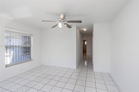 Купить коммерческую недвижимость в Майами, Флорида № 2057964 - фото 9