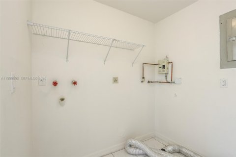 Купить коммерческую недвижимость в Майами, Флорида № 2057964 - фото 12