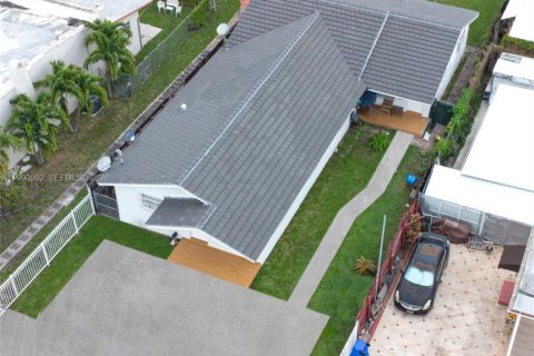 Купить коммерческую недвижимость в Майами, Флорида № 2057964 - фото 2