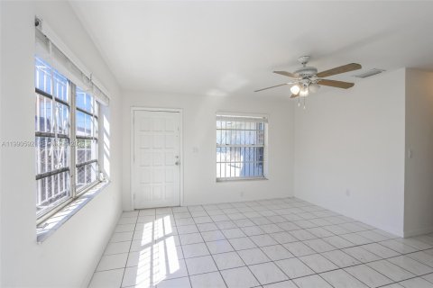 Купить коммерческую недвижимость в Майами, Флорида № 2057964 - фото 10