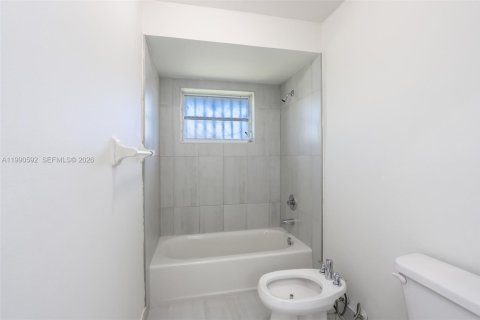 Купить коммерческую недвижимость в Майами, Флорида № 2057964 - фото 16