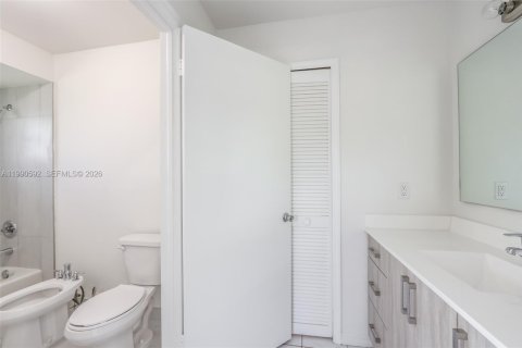 Купить коммерческую недвижимость в Майами, Флорида № 2057964 - фото 15