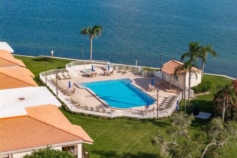 Condo in Tierra Verde, Florida, 2 bedrooms  № 1907344 - photo 25