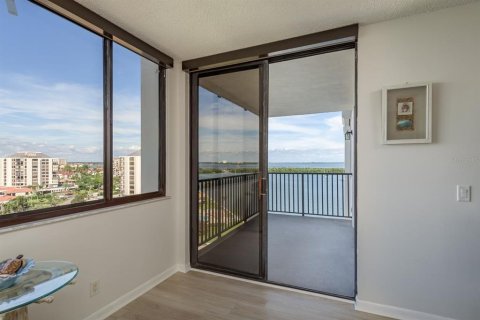Condo in Tierra Verde, Florida, 2 bedrooms  № 1907344 - photo 22