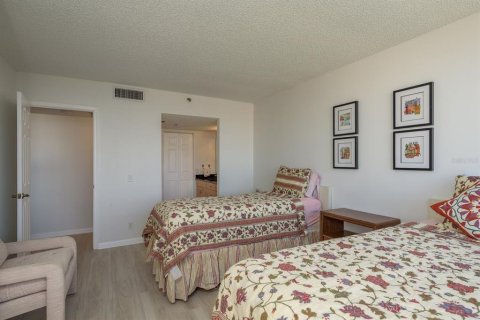 Condo in Tierra Verde, Florida, 2 bedrooms  № 1907344 - photo 18