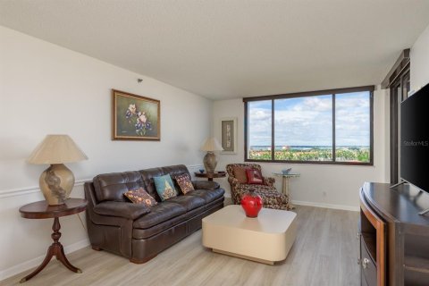 Condo in Tierra Verde, Florida, 2 bedrooms  № 1907344 - photo 7