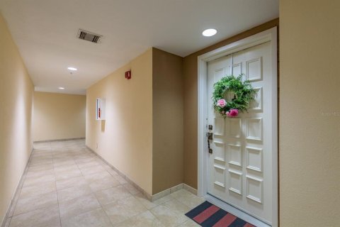 Condo in Tierra Verde, Florida, 2 bedrooms  № 1907344 - photo 5