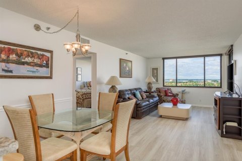 Condo in Tierra Verde, Florida, 2 bedrooms  № 1907344 - photo 6