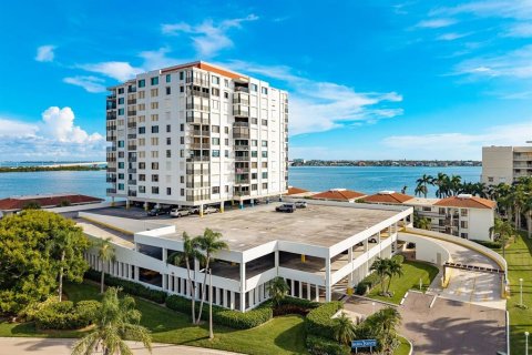 Condo in Tierra Verde, Florida, 2 bedrooms  № 1907344 - photo 3