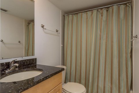 Condo in Tierra Verde, Florida, 2 bedrooms  № 1907344 - photo 20
