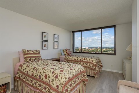 Condo in Tierra Verde, Florida, 2 bedrooms  № 1907344 - photo 17