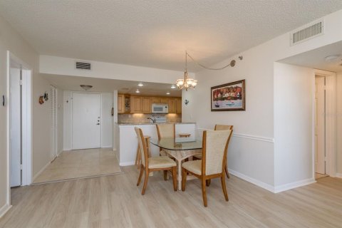 Condo in Tierra Verde, Florida, 2 bedrooms  № 1907344 - photo 10