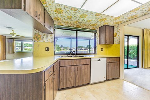 House in Saint Petersburg, Florida 3 bedrooms, 170.01 sq.m. № 1615256 - photo 5