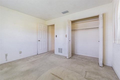 House in Saint Petersburg, Florida 3 bedrooms, 170.01 sq.m. № 1615256 - photo 15