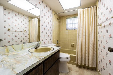 House in Saint Petersburg, Florida 3 bedrooms, 170.01 sq.m. № 1615256 - photo 17