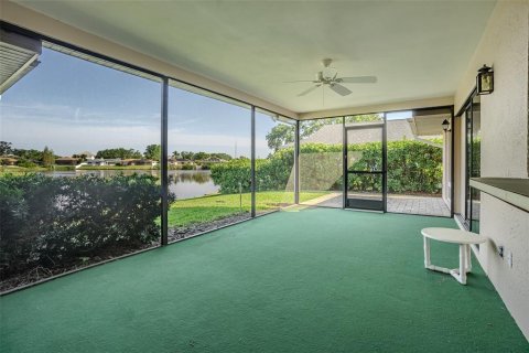 House in Saint Petersburg, Florida 3 bedrooms, 170.01 sq.m. № 1615256 - photo 19