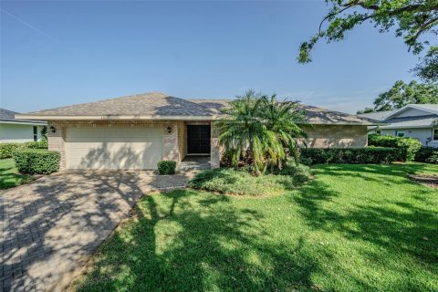 House in Saint Petersburg, Florida 3 bedrooms, 170.01 sq.m. № 1615256 - photo 1