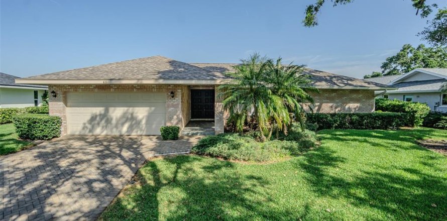 House in Saint Petersburg, Florida 3 bedrooms, 170.01 sq.m. № 1615256