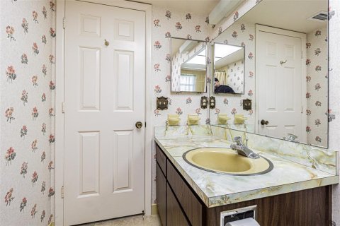 House in Saint Petersburg, Florida 3 bedrooms, 170.01 sq.m. № 1615256 - photo 16