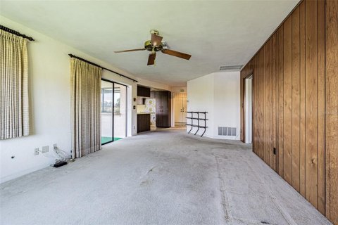 House in Saint Petersburg, Florida 3 bedrooms, 170.01 sq.m. № 1615256 - photo 9
