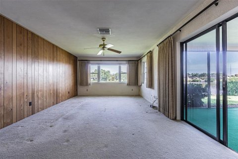House in Saint Petersburg, Florida 3 bedrooms, 170.01 sq.m. № 1615256 - photo 8