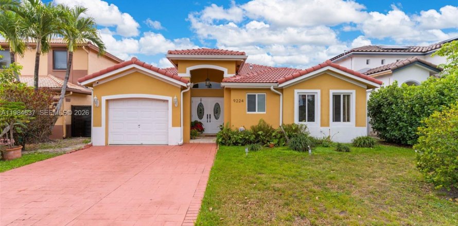 Дом в Майами, Флорида 3 спальни, 179.02м2 № 2050857