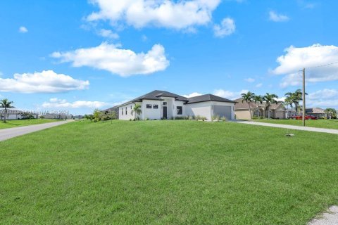 Снять в аренду виллу или дом в Кейп-Корал, Флорида 3 спальни, 198.35м2, № 1958083 - фото 29