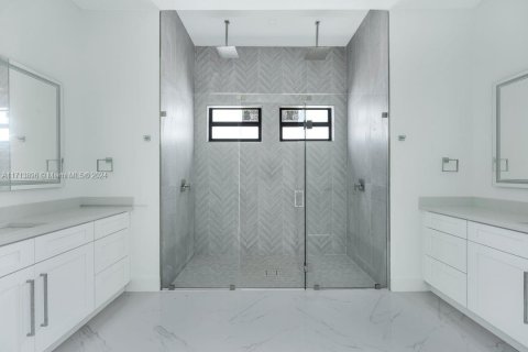 Снять в аренду виллу или дом в Кейп-Корал, Флорида 3 спальни, 198.35м2, № 1958083 - фото 6