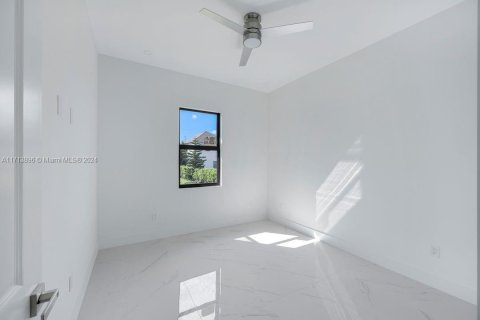 Снять в аренду виллу или дом в Кейп-Корал, Флорида 3 спальни, 198.35м2, № 1958083 - фото 8